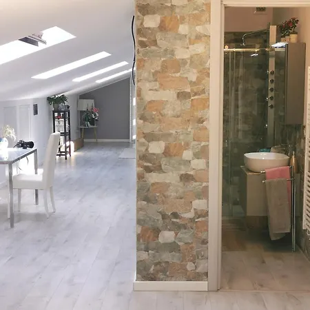 Πανσιόν Whitehome *