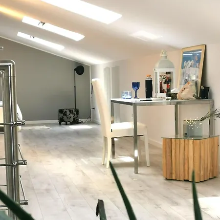 Whitehome 3*