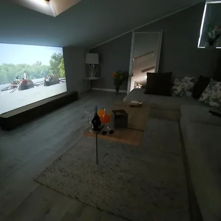 Whitehome Πανσιόν Κονελιάνο